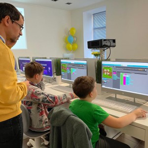 KIBERone уже в Саратове! - КИБЕРшкола программирования для детей, компьютерные курсы для школьников, начинающих и подростков - KIBERone г. Москва